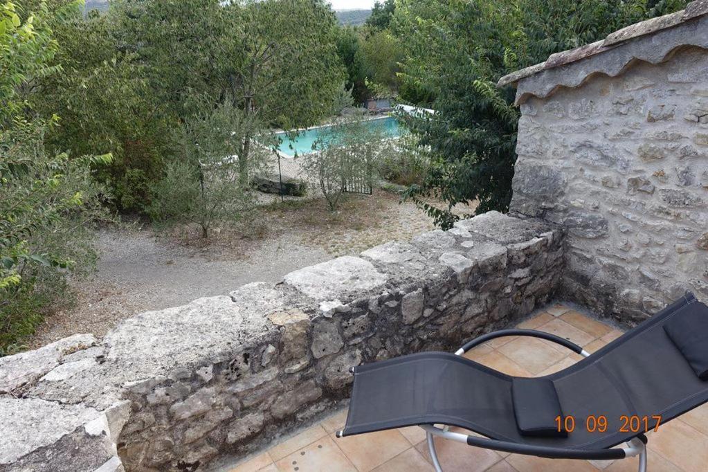 Roulottes Et Cabanes De Saint Cerice Вогюе Екстериор снимка