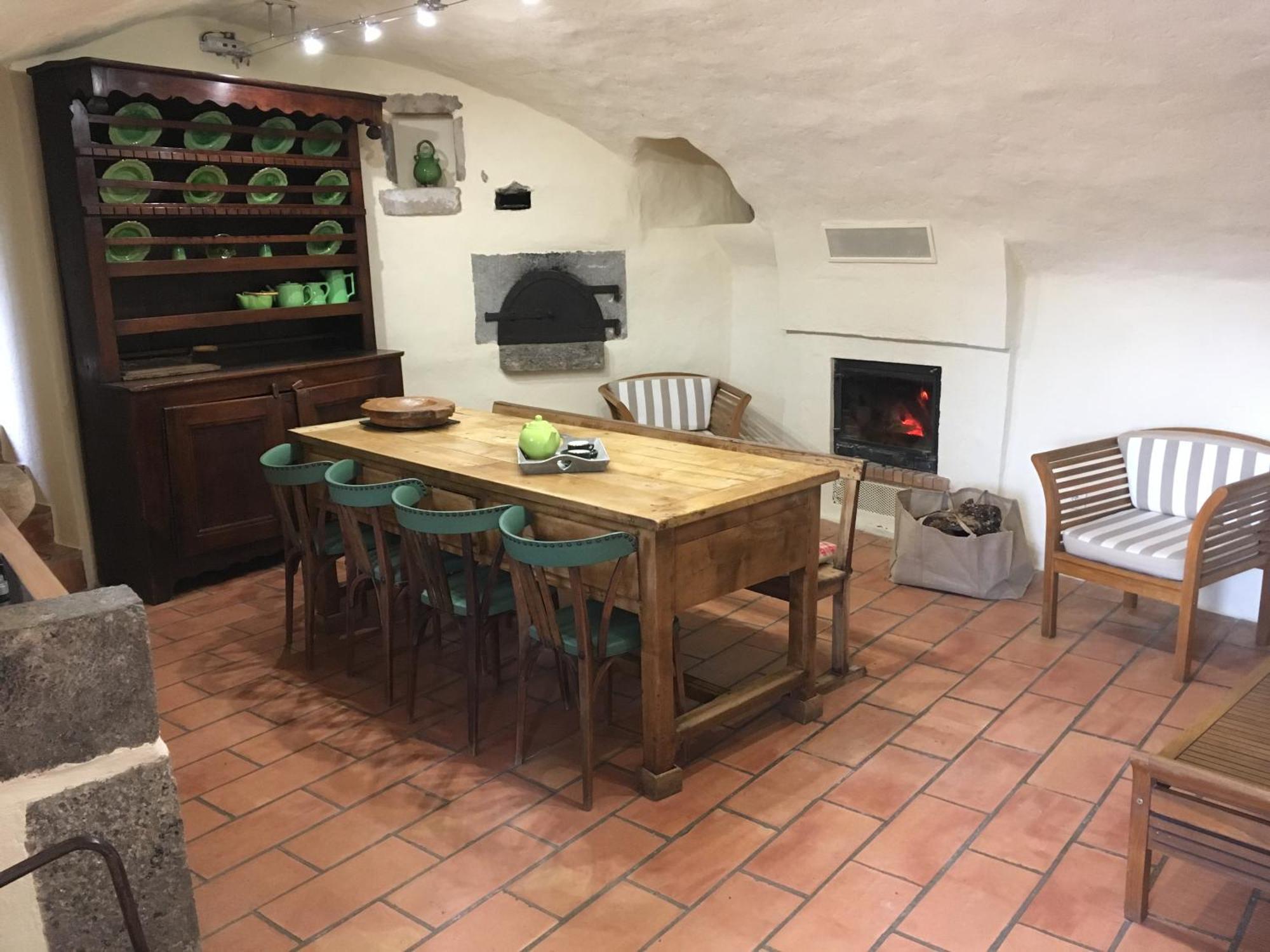 Roulottes Et Cabanes De Saint Cerice Вогюе Екстериор снимка